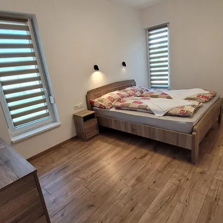 Διαμέρισμα Zea Apartmanhaz *