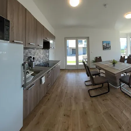 Διαμέρισμα Zea Apartmanhaz