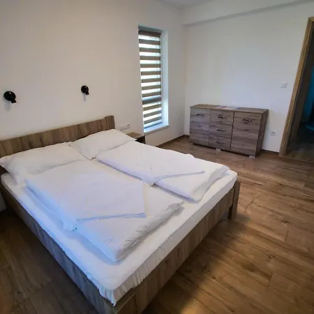 Zea Apartmanhaz * Balatonfenyves