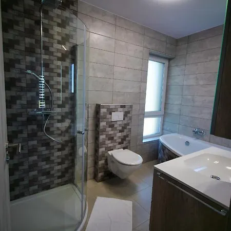 Zea Apartmanhaz Διαμέρισμα *