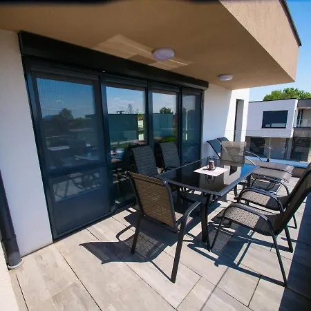 Διαμέρισμα Zea Apartmanhaz *