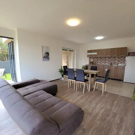 Διαμέρισμα Zea Apartmanhaz Balatonfenyves