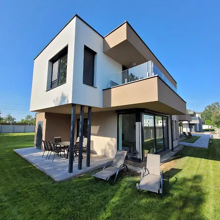 Zea Apartmanhaz * Balatonfenyves