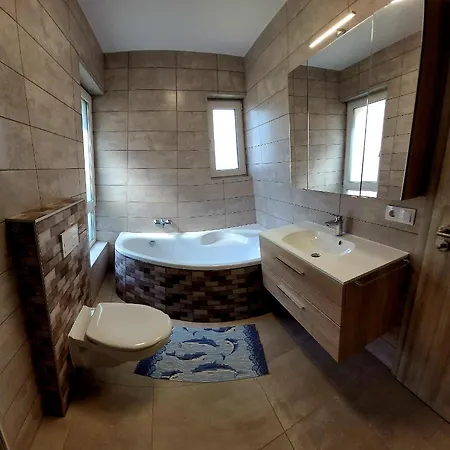 Zea Apartmanhaz * Balatonfenyves