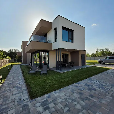 Zea Apartmanhaz Διαμέρισμα *