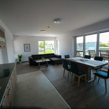 Zea Apartmanhaz Διαμέρισμα *