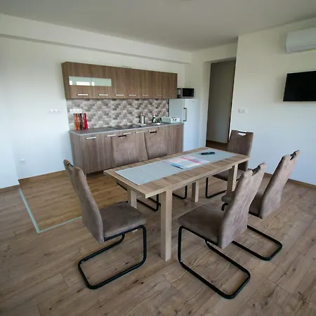 Διαμέρισμα Zea Apartmanhaz *