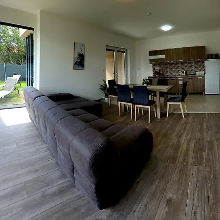 Apartment Zea Apartmanhaz *