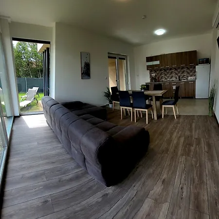 Zea Apartmanhaz Διαμέρισμα Balatonfenyves