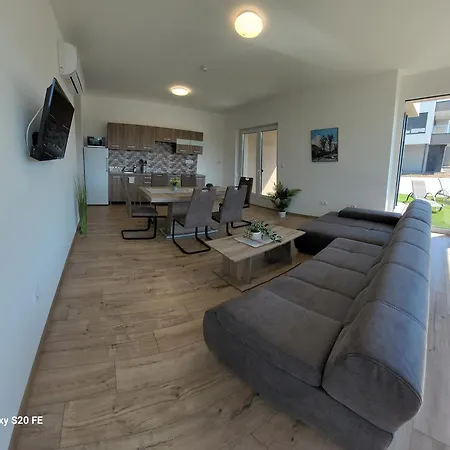 Zea Apartmanhaz