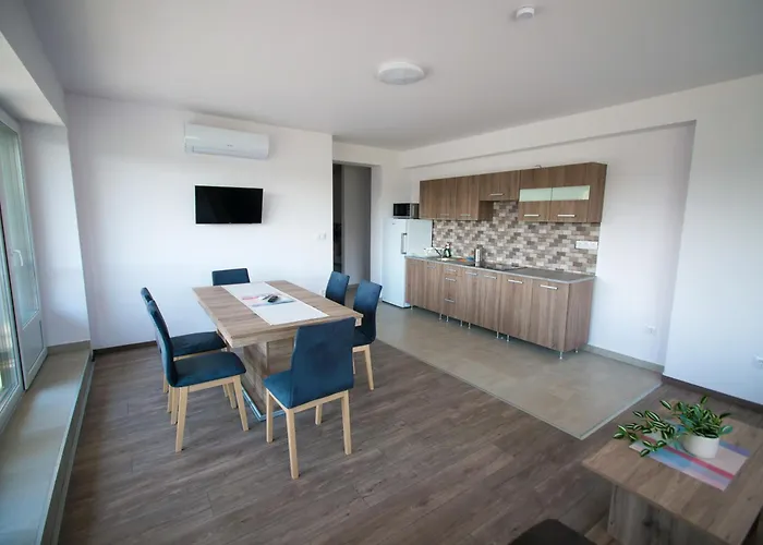 Zea Apartmanhaz *